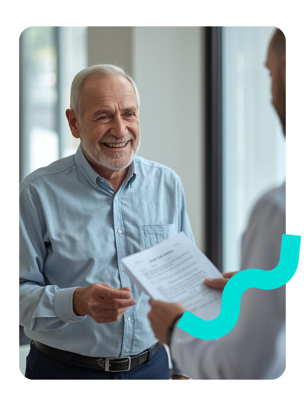 Paciente-feliz-recebendo-exame-de-Médico-Ortopedista-Duplomed